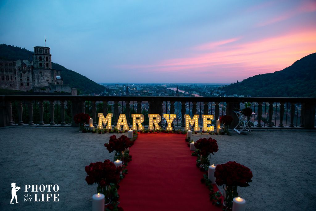 Hollywood Dream marriage proposal at Heidelberg Castle at golden sunset